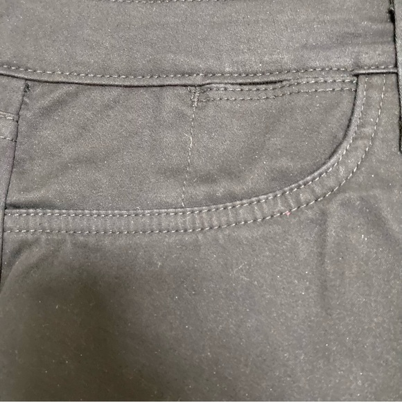 NYDJ Size 24W Black Capris with Tummy Tuck Technology Inseam 21 NWT - Picture 12 of 16